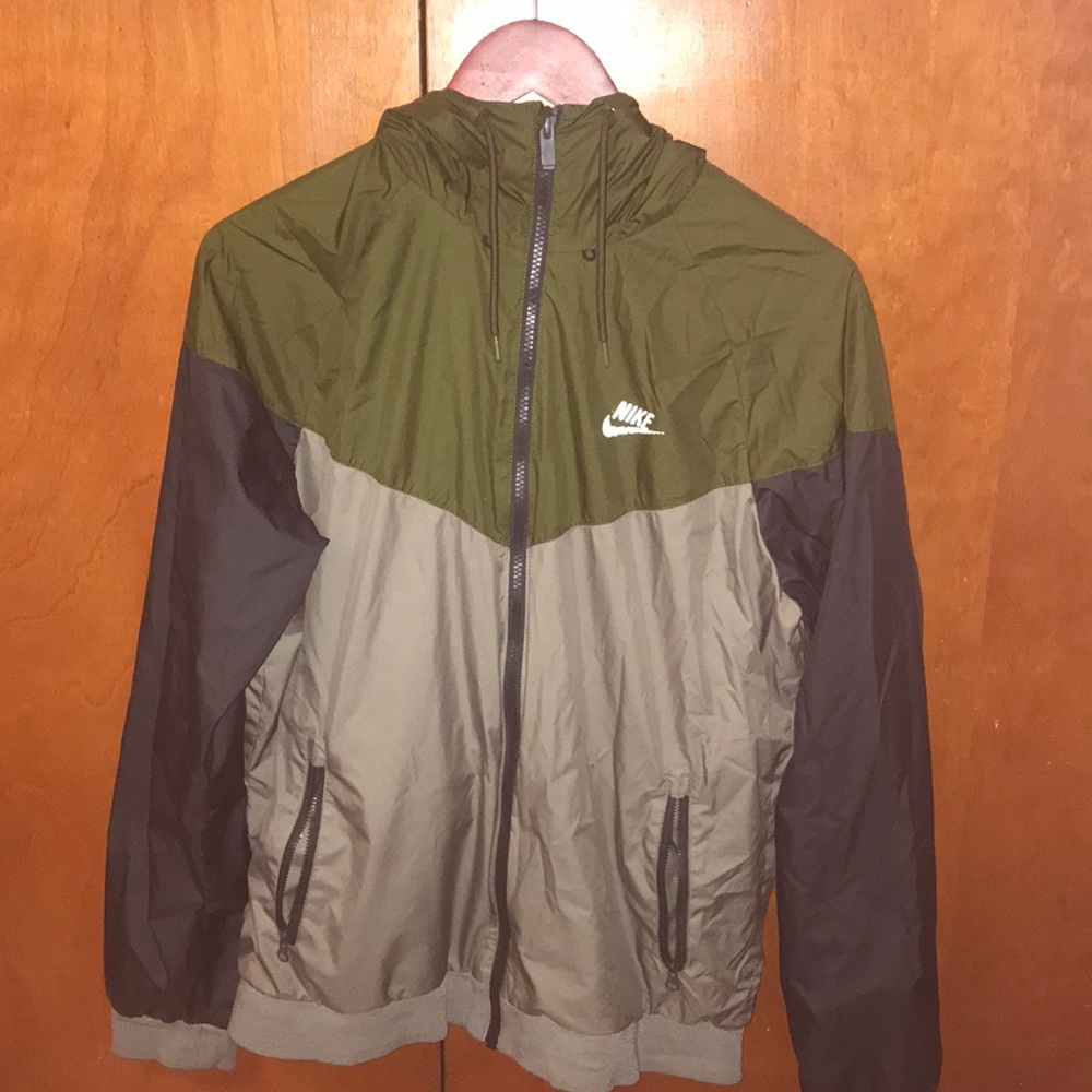 Nike wind runner jacket